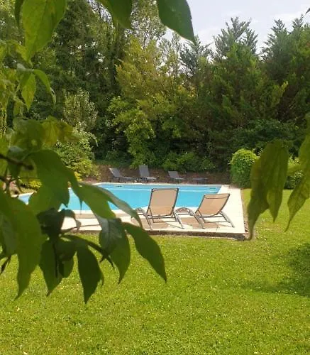 Maddy - Au Clos De Pensión 3*