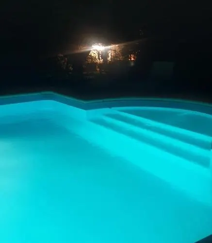 Maddy - Au Clos De Pensión 3*